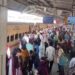 भोपाल दिल्ली के बाद अब भोपाल स्टेशन पर 25 % तक बढ़ी यात्रियों की भीड़, चेन खींचकर उतारते नजर आए लोग, दिल्ली एक्सीडेंट से नहीं मिला सबक