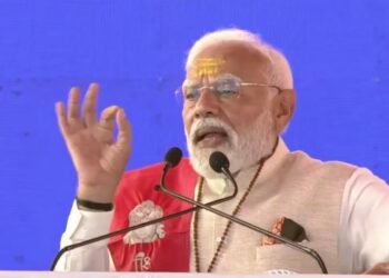 आयुष्मान बनवाने के लिए किसी को कोई पैसा नहीं देना। अगर कोई पैसे मांगे तो सीधे मुझे चिट्ठी लिख देना PM देखे .Video