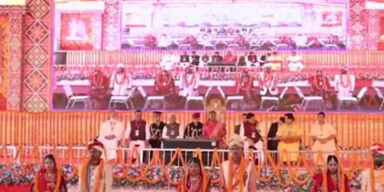 राष्ट्रपति श्रीमती द्रौपदी मुर्मु के मुख्य आतिथ्य में श्री बागेश्वर धाम, गढ़ा, जिला छतरपुर में आयोजित 251 सामूहिक कन्या विवाह महोत्सव।  देखिए झलकियां
