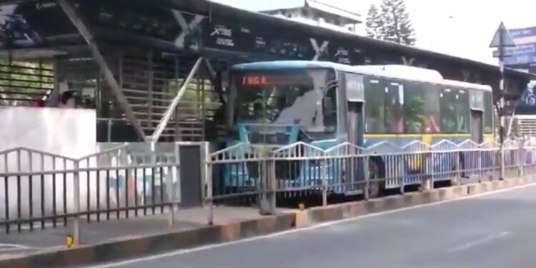 इंदौर से हटेगा BRTS, जबलपुर हाईकोर्ट का फैसला। सीएम डॉ. मोहन यादव ने कहा था कि इससे लोगों को परेशानी हो रही है, इसलिए इसे हटाया जाएगा।