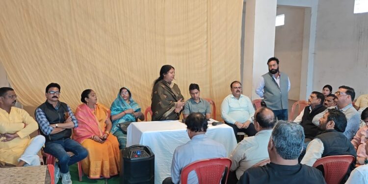 ट्रांसपोर्ट नगर में आयोजित हुई महत्वपूर्ण बैठक, महापौर और कलेक्टर के समक्ष हुई सभी विषयों में विस्तार से चर्चा