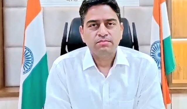 निगमायुक्त नीलेश दुबे को परियोजना अधिकारी डूडा का अतिरिक्त प्रभार कलेक्टर दिलीप कुमार यादव ने जारी किया आदेश
