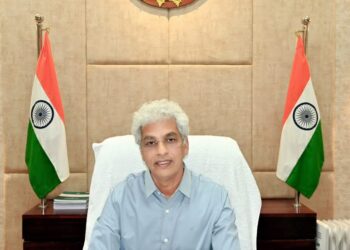 लक्ष्‍य से कम राजस्‍व वसूली पर दस तहसीलदारों को कारण बताओ नोटिस संतोषजनक जवाब न मिलने पर दो वेतन वृद्धि रोकने की चेतावनी