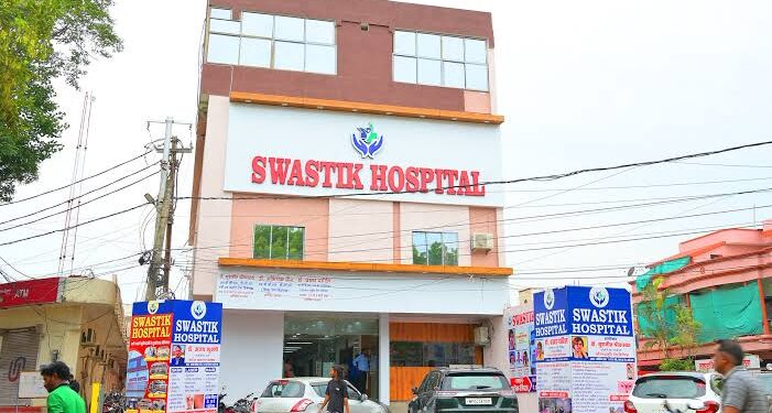 स्वास्तिक अस्पताल का संचालन विवादों में घिरा,संचालक सहित स्टॉफ पर FIR,मचा हड़कंप,पार्टनर डॉ. सुस्मीत श्रीवास्तव सहित दो अन्य कर्मचारियों पर एट्रोसिटी एक्ट के तहत मामला दर्ज,36 घंटे में तीन FIR…!