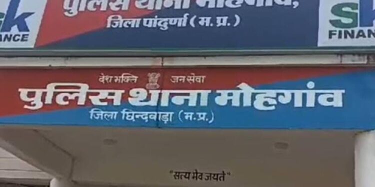 *जिला पांढुर्ना के दो शिक्षकों पर गिरी गाज*   *निरंतर लापरवाह शिक्षकों पर हो रही है कार्रवाई*