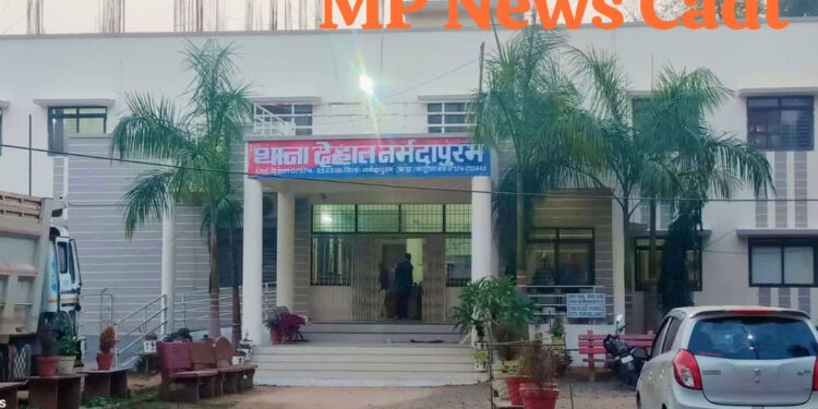 नगर के सीमेंट लोहा बेचने वाले व्यापारियों ने देहात थाने में की शिकायत,लगाया ठेकेदार पर आरोप..!
