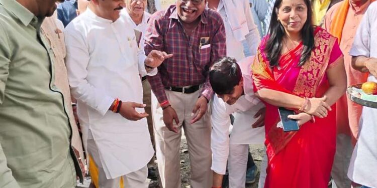 *कर्मचारी कॉलोनी में गार्डन का भूमि पूजन संपन्न*