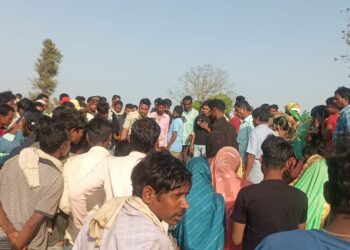 अवैध रेत से भरी ट्रैक्टर ट्रॉली पलटने से दो युवकों की मौत,ग्रामीणों ने शुरू किया हंगामा  ट्रैक्टर ट्रॉली लेकर मौका से भागा मालिक, चालक भी फरार, ढीमरखेड़ा थाना क्षेत्र के जिर्री गांव के समीप हुई घटना,प्रकरण के जांच में जुटी पुलिस