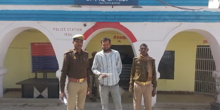 *थाना छिबरामऊ पुलिस द्वारा एक अभियुक्त को मय 01 अदद देशी तमंचा 315 बोर मय 02 अदद जिन्दा कार0 315 बोर के साथ किया गया गिरफ्तार।*
