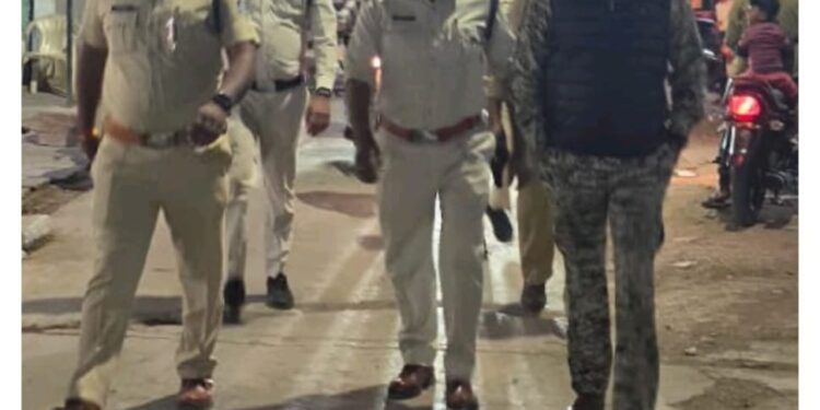 विजयराघवगढ़ पुलिस ने अगामी त्योहारों को देखते हुए चौक चौबंद व्यवस्था के लिए पैदल मार्च निकाला