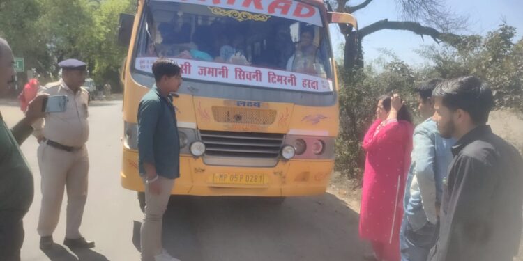 2 लाख 60 हजार टैक्स बकाया यात्री बस जप्त,28,500 की चालानी कार्यवाही के साथ 1 एम्बुलेंस भी जप्त, कारवाई से मचा हड़कंप…