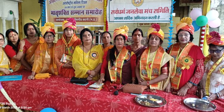 ..*नरेंद्र मोदी विचार मंच की प्रांतीय महाकौशल प्रभारी* *समाजसेवी व अधिवक्ता रेखा अंजू तिवारी द्वारा विभिन्न क्षेत्र मे कार्य कर रही मातृशक्तियों का आत्मीय भव्य सम्मान जय श्रीराम का दुपट्टा और पगड़ी पहनाकर आन वान शान के साथ किया सम्मानित*