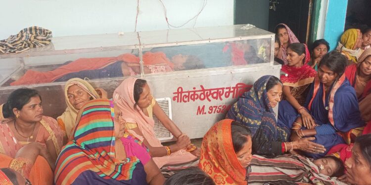 20 घण्टे बाद नहर से निकाला मासूम बच्ची का शव,एक साथ हुआ तीन बच्चियों का मिट्टी संस्कार