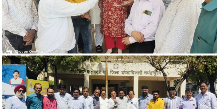 इटारसी व्यापार महासंगठन ने दुकान किराया वृद्धि के विरोध में कलेक्टर के नाम एसडीएम को सौंपा ज्ञापन,बड़े-बड़े शॉपिंग मॉल,सेल दुकाने,ऑनलाइन खरीदी ट्रेड से इटारसी बाजार का व्यापार गिरावट और किराया वृद्धि से व्यापारी परेशान…! वीडियो