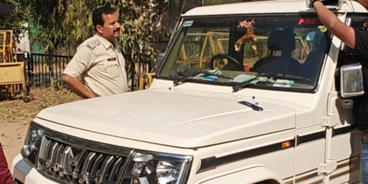 ट्रैफिक डीएसपी संतोष मिश्रा के नेतृत्व में यातायात पुलिस ने अवैध हूटर हटाए,लगाया जुर्माना,मचा हड़कंप….!