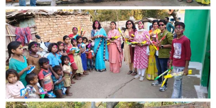 मुस्कान ड्रीम्स फाउंडेशन ने होली पर्व पर झुग्गी झोपड़ी में जमकर उड़ाया रंग और गुलाल ———- गरीब और जरूरतमंद बच्चे पिचकारी रंग और टोपी चॉकलेट बिस्किट नमकीन पाकर खुशी से उछल पड़े——