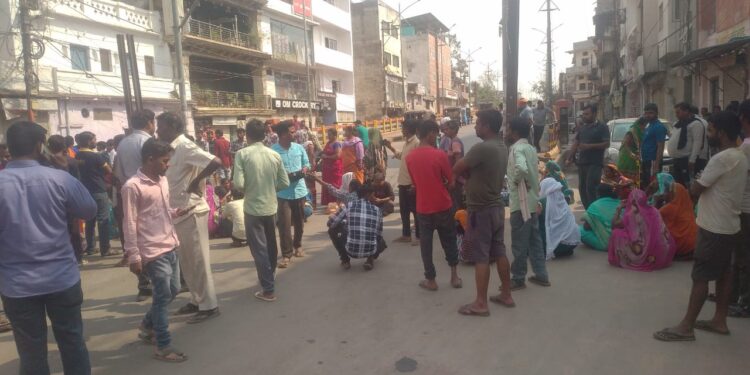 चक्काजाम कटाये घाट में मिला युवक का शव परिजनों ने लगाया हत्या का आरोप
