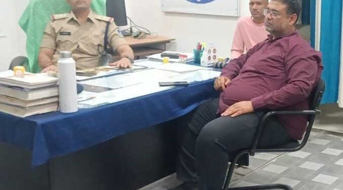सलसलाई थाने के आरक्षक मांगीलाल दांगी ने कथित पत्रकार से गाली-गलौज की-:SP ने किया लाइन हाजिर,