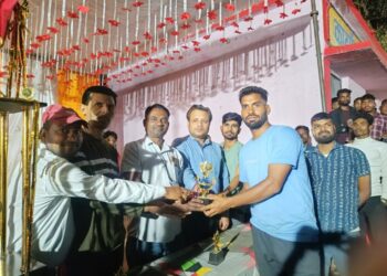 नाइट क्रिकेट प्रतियोगिता में बघराजी बनी चैंपियन सिलौंडी