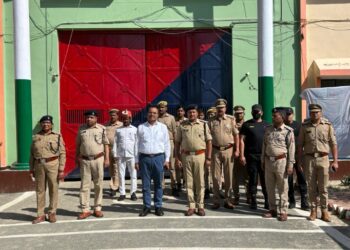 *जिलाधिकारी कन्नौज, शुभ्रांत शुक्ल तथा पुलिस अधीक्षक कन्नौज,विनोद कुमार द्वारा जिला कारागार कन्नौज का किया गया आकस्मिक निरीक्षण ।*