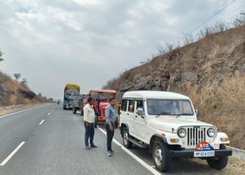*परिवहन विभाग के जांच दल द्वारा छिन्दवाड़ा-नागपुर मार्ग में वाहनों की सघन जाँच*  *18 वाहनों से लिया गया 124950 रूपये का जुर्माना*