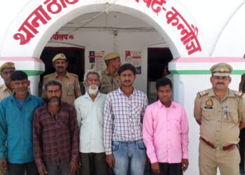 *थाना ठठिया पुलिस द्वारा पांच नफर वारण्टी अभियुक्तों को किया गिरफ्तार ।*