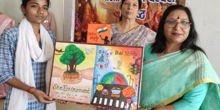 “शासकीय कन्या महाविद्यालय, कटनी में राष्‍ट्रीय सुरक्षा पर पोस्‍टर प्रतियोगिता का आयोजन”