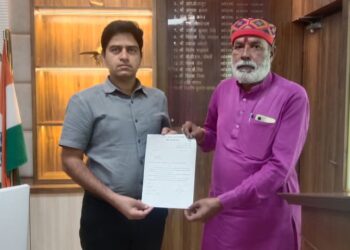 सिलौंडी और ढीमरखेड़ा में हो अग्निशमन वाहन और दल जनपद पंचायत अध्यक्ष ने कलेक्टर को सौंपा मांग पत्र,