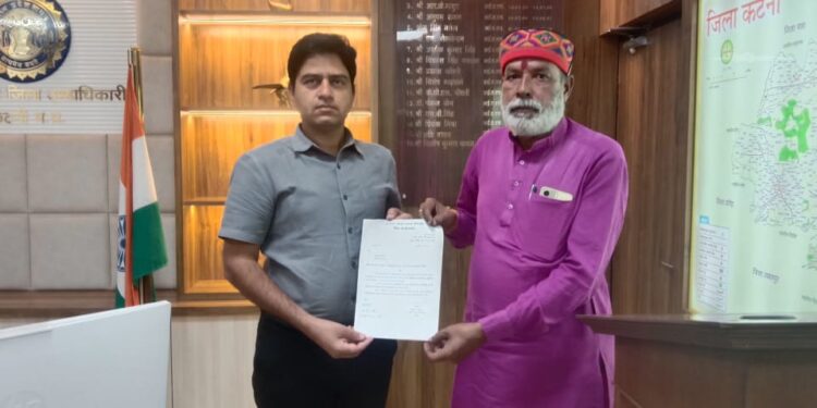 सिलौंडी और ढीमरखेड़ा में हो अग्निशमन वाहन और दल जनपद पंचायत अध्यक्ष ने कलेक्टर को सौंपा मांग पत्र,