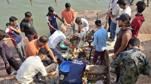 जय हो समिति द्वारा नर्मदा घाट स्वच्छता अभियान का 248वा सप्ताह,कब जागरूक होंगे श्रद्धालु…?