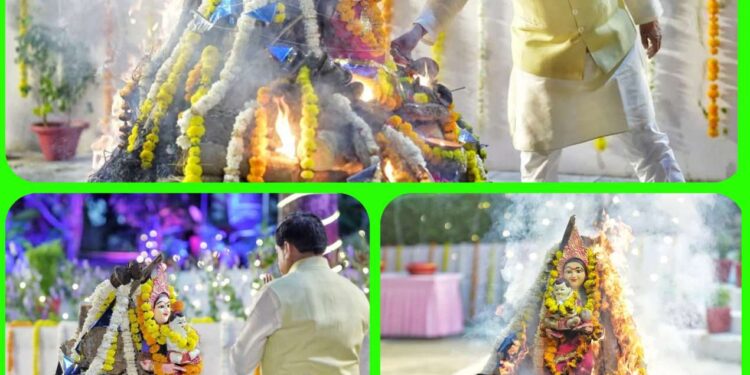 आज भोपाल स्थित मुख्यमंत्री निवास पर पूजन-अर्चना कर गोकाष्ठ से निर्मित होलिका का दहन किया।