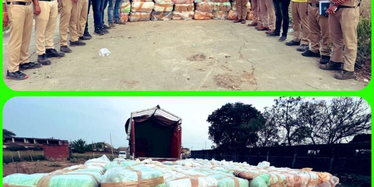 पुलिस ने बड़ी कार्रवाई करते हुए ट्रक में परिवहन किए जा रहे 3000 किलो से अधिक अवैध मादक पदार्थ गांजा को जब्त किया  कीमत 6 करोड़ रुपए से अधिक बताई जा रही है।