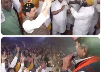 विजयवर्गीय ने गाया गाना.. हिन्दी, हिन्दू, हिन्दुस्तान, खतम करेंगे पाकिस्तान में फाग महोत्सव में फूलों से खेली होली के विधायक भी थिरके