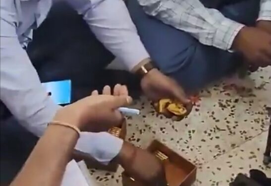 अहमदाबाद के बंद फ्लैट में भरा था 90 किलो सोना और कैश, ATS के अधिकारी भी देखकर चौंक गए VIDEO
