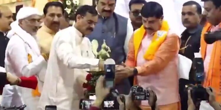 सीएम डॉ. मोहन यादव ने मुख्यमंत्री निवास पर आयोजित ‘किसान आभार सम्मेलन’ का दीप प्रज्ज्वलित कर किया शुभारंभ