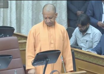 औरंगजेब को समाजवादी पार्टी अपना आदर्श मानती है…  जो औरंगजेब को अपना नायक मान रहा हो उसको भारत में रहने का अधिकार नहीं…  अपने विधायक को एक बार उत्तर प्रदेश में भेज दीजिए बाकी उपचार हम करवा देंगे…VIDEO