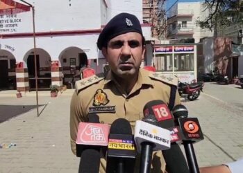 संभल के CO 📢 जिन्हें रंग से ऐतराज, होली के दिन घर से न निकलें, संभल के CO ने दी चेतावनी देखे VIDEO