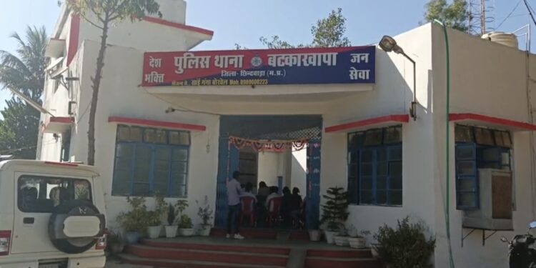 *आगामी त्यौहारों को देखते हुए थाना बटकाखापा में शांति समिति की बैठक हुई संपन्न*
