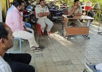 थाना रहटगांव में शांति समिति की बैठक हुई संपन्न      रहटगांव थाना में आगामी त्यौहार को लेकर शांति समिति की बैठक संपन्न हुई