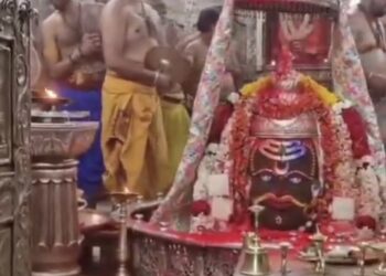 महाकालेश्वर ज्योतिर्लिंग महादेव ने खेली होली। VIDEO