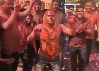 पुलिस की होली, संभल SP कृष्ण बिश्नोई VIDEO