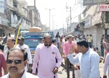 पत्रकारों के सागर बंद का कैसा है असर, देखिए दोपहर तक के हालात*   *पत्रकारों के द्वारा खनिज अधिकारी पर मामला दर्ज करने उसे सागर से हटाए जाने साथ ही गोपालगंज थाना प्रभारी को निलंबित करने की मांग की जा रही है*