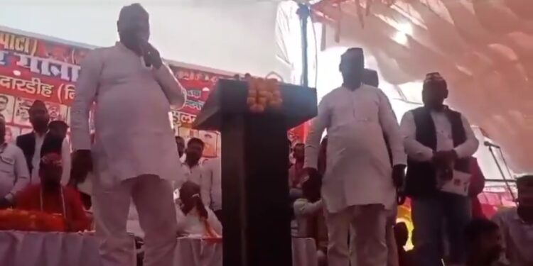 “यहां ऐसे ही नहीं पहुंचा हूं। सात दरोगा के हाथ पैर तुड़वाकर, उसे गड्ढे में फेंकवाकर, तब डॉक्टर संजय यहां पर आया है”