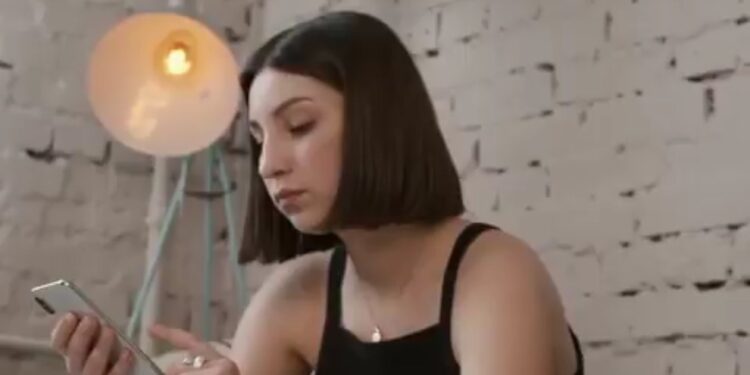 सावधान! Snapchat हैकिंग से बचें।  अनजान लिंक पर क्लिक न करें, अपनी प्राइवेसी सेटिंग्स मजबूत करें। देखे VIDEO