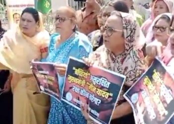 सतना में ढाई साल की मासूम बच्ची के साथ हुए दुष्कर्म लेकर राजधानी में महिला कांग्रेस ने किया प्रदर्शन, सरकार पर लगाए गंभीर आरोप।