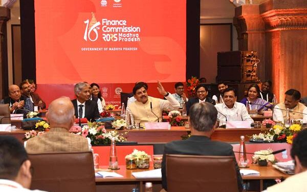 केन्द्रीय करों में राज्यों की हिस्सेदारी बढ़ाई जाए, इससे राज्यों की अर्थव्यवस्था मजबूत होगी :मुख्यमंत्री डॉ. यादव