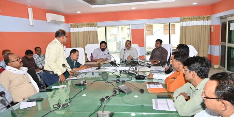 संपत्ति की कुर्की, निगमायुक्त नीलेश दुबे ने नगर निगम अधिनियम की धारा 175 के तहत जारी किए कुर्की वारंट गठित वसूली दल की हुई समीक्षा निर्धारित लक्ष्य प्राप्ति के दिए सख्त निर्देश