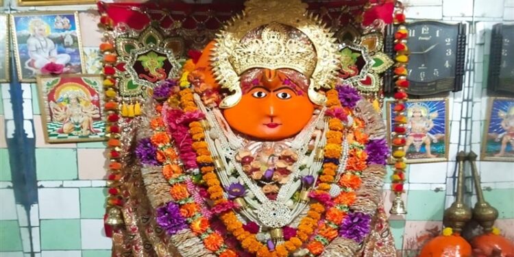कटनी संकट मोचन महाबली भगवान श्री शिवजी के 11 वे रूद्र अवतार श्री हनुमान जी के जयंती महोत्सव पर्व पर हर वर्षो की तरह इस वर्ष भी शहर के विख्यात सिद्धपीठ श्री श्री 1008 दक्षिणमुखी बडे़ हनुमान मंदिर कमानिया गेट में धूमधाम से मनाया जावेगा।