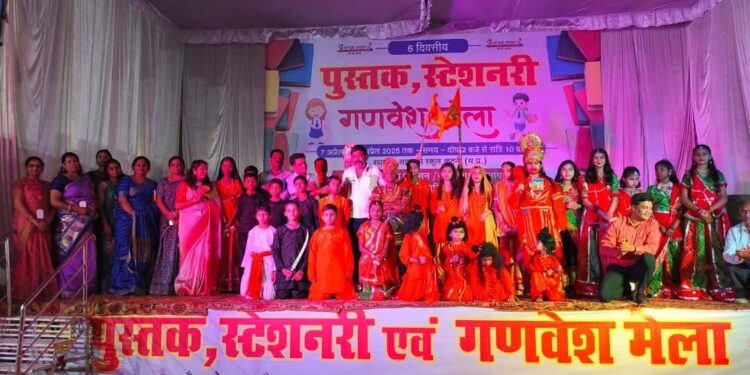 🔳रियायती दरों पर पुस्तक, कॉपी और यूनिफार्म खरीदने छात्रों और अभिभावकों का लगा तांता  🔳अभिभावकों ने कहा -पुस्तक मेला का आयोजन जिला प्रशासन का सराहनीय कदम  🔳शनिवार को होगा पुस्तक मेला का समापन