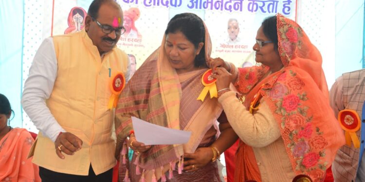 *हरदहा पंचायत भवन का होगा कायाकल्प* *-जिला प्रशासन से मिली पहली किस्त, निर्माण समिति गठित*